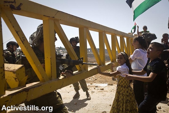 השער הנעול בנבי סאלח. (צילום ארכיון: אורן זיו / אקטיבסטילס)