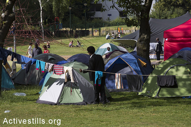 פליטים מתמקמים לאחר צעדת החופש שעברה דרך חמש מדינות לאורך מעל לחמש מאות קילומטרים. בריסל, ה-20 ליוני 2014. (אן פאק/אקטיבסטילס)
