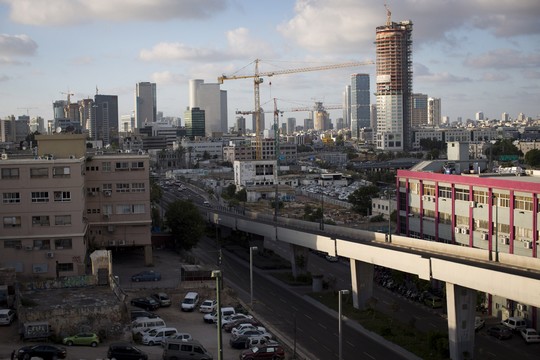 הדרך שמובילה לתחנה המרכזית. דרום תל אביב (צילום: אקטיבסטילס)
