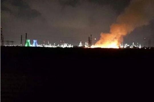השריפה במפרץ חיפה (צילום: דוברות שירותי כבאות חוף)