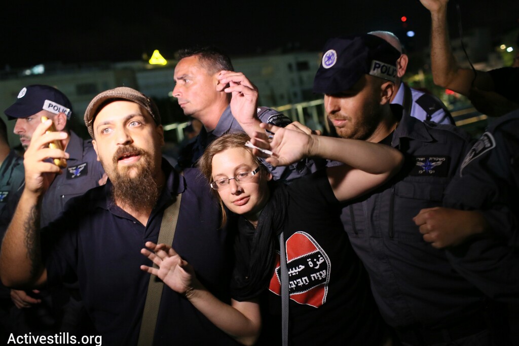 מפגינים ושוטרים, כיכר הבימה (אורן זיו / אקטיבסטילס)