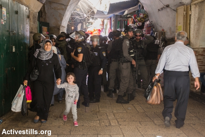 שוטרים בעיר העתיקה בירושלים. צילום: פאיז אבו-רמלה, אקטיבסטילס