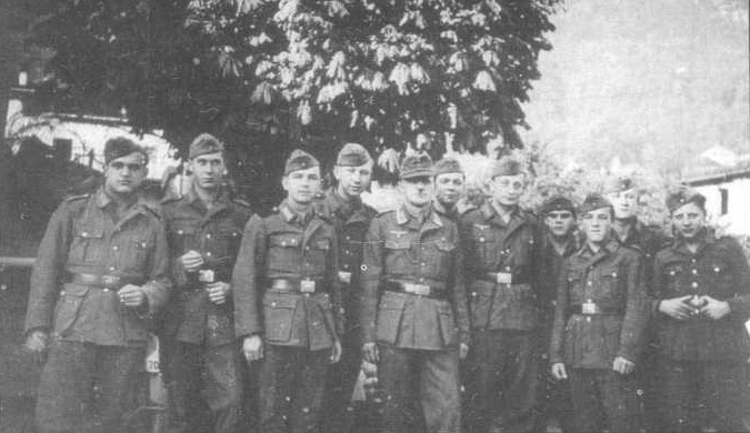 יעקב אינגרמן (חמישי מימין) עם חיילים פולנים