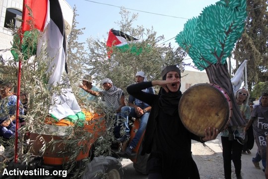 הפגנה בבילעין (צילום: אחמד אל-באז/אקטיבסטילס)