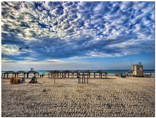 חוף ירושלים בתל אביב (ronsho, CC BY-NC-ND 2.0)