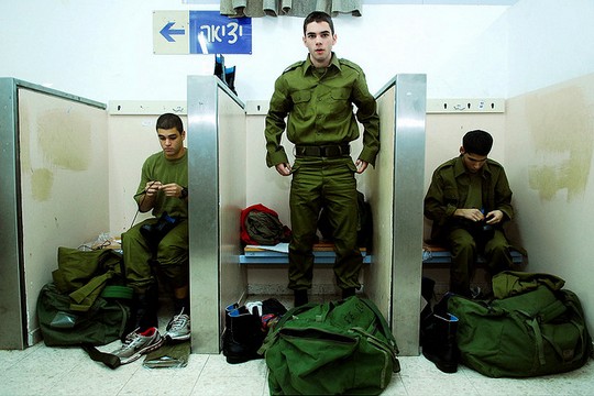 חיילים בזמן גיוס (צילום: פליקר דובר צה"ל CC BY-NC 2.0)
