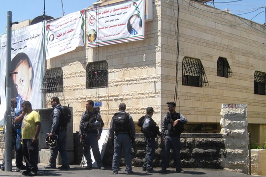 נוכחות משטרתית ליד בית משפחת אבו ח'דיר (תמר פלישמן)