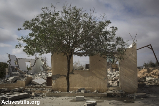 בית שנהרס על ידי בעליו בכפר סעוה, 23.12.2014. (אורן זיו/אקטיבטילס)