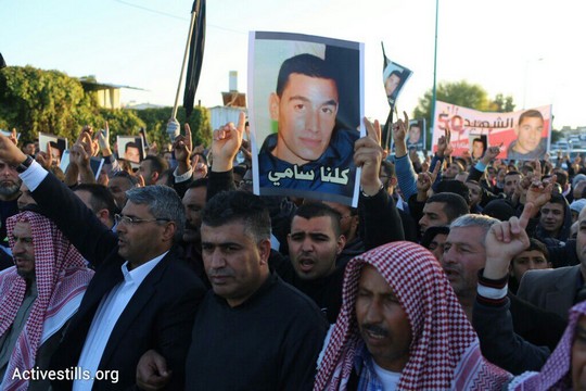 תהלוכת מחאה ברהט. המפגינים צעדו מביתו של סמי אל ג'אער וביתו של סמי זיאדנה. (אקטיבסטילס)