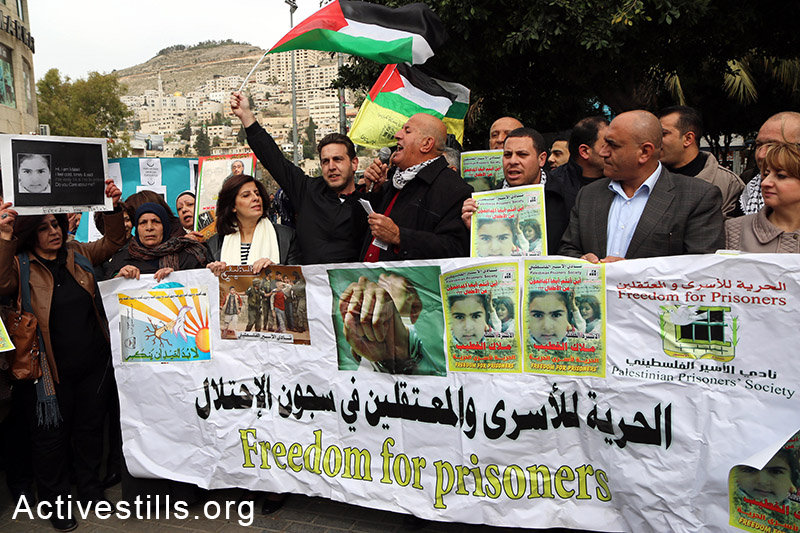 הפגנה לשחרור את מלאכ אלח'טיב, ילדה בת 14 שנעצרה על ידי הצבא ונשפטה לשישים ימי מאסר, שכם, 27 ינואר, 2015. מעל ל-150 קטינים פלסטינים כלואים בבתי הכלא בישראל. אקטיבסטילס