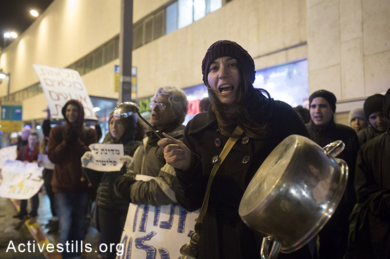 מפגינות מוחות על מניעת חימום מהכלואים במתקן חולות שבנגב, תל אביב, 10 ינואר, 2015. אקטיבסטילס