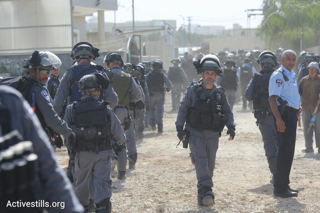 עשרות שוטרים מחוץ לבית אל-נאקיב, לוד (אורן זיו / אקטיבסטילס)
