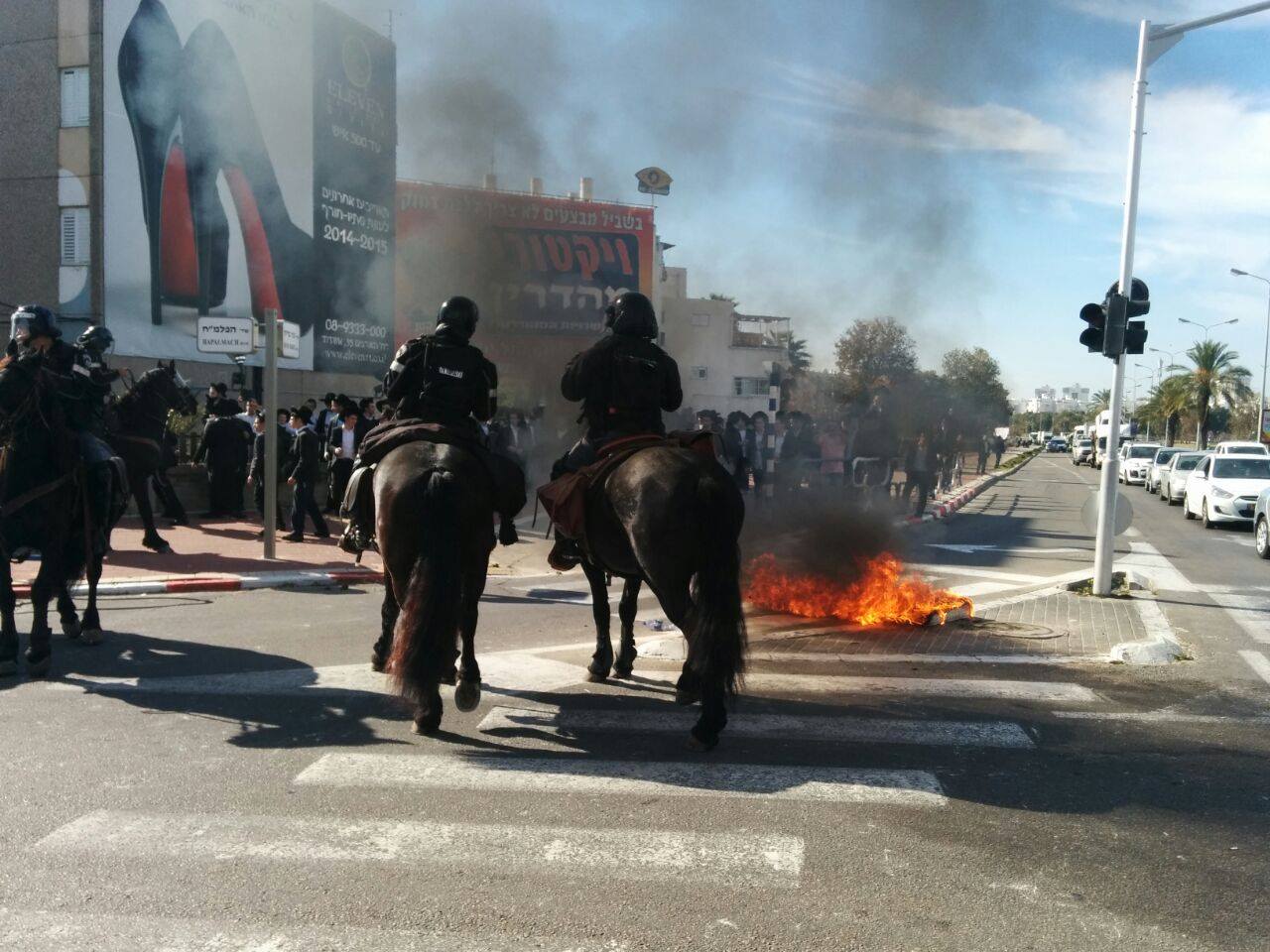 שוטרים בהפגנת חרדים נגד הגיוס (דוברות המשטרה)