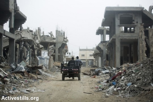 מזרח העיר עזה, שישה חודשים לאחר המתקפה הישראלית על הרצועה. פברואר 2015. (אן פאק/אקטיבטילס)