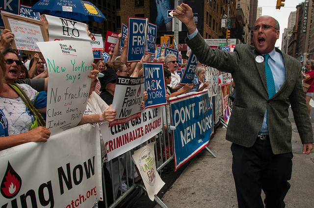 מחאה נגד פראקינג בניוק יורק (Adam Welz CREDO)