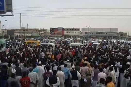 הפגנת סטודנטים בעיר פורט סודאן. (מקור: דף הפייסבוק של תנועת השחרור של סודאן בהנהגת עבדלואחד)