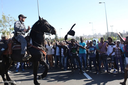 אלפי מפגינות ומפגינים יוצאי אתיופיה חוסמים כבישים בירושלים המחאה על אלימות משטרתית כלפי הקהילה (טלי מאייר/אקטיבסטילס)
