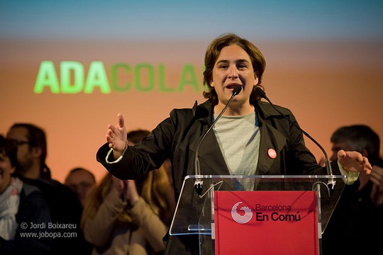 אדה קולאו, ראשת "ברצלונה במשותף", ביום הבחירות (Jordi Boixareu CC BY-NC-ND 2.0)
