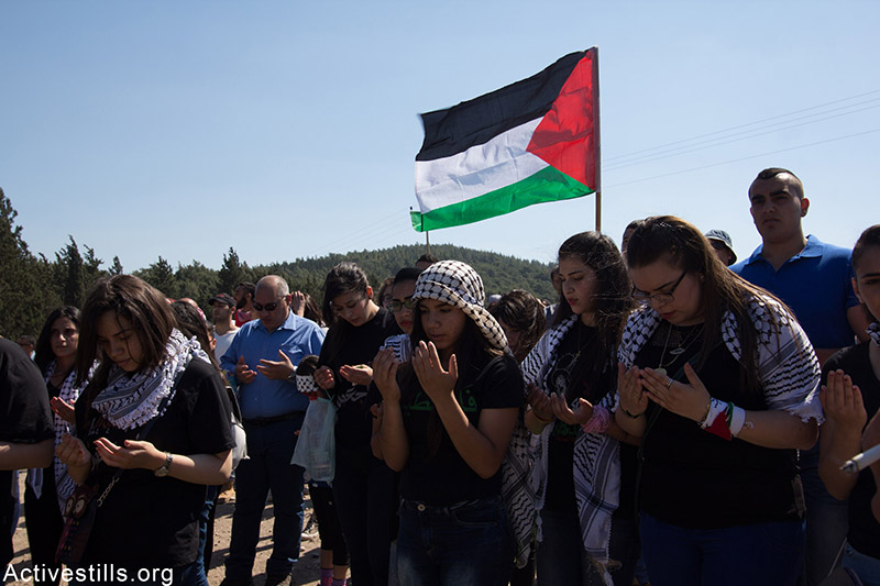 פלסטינים לוקחים חלק באירוע לציון הנכבה בכפר ההרוס לאג׳יון, צפון ישראל, 15 מאי, 2015. אכרם דראוושי / אקטיבסטילס