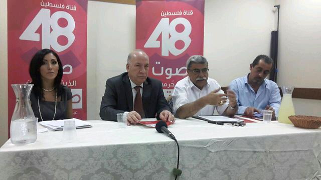 מסיבת העיתונאים להשקת ערוץ פלסטין 48. על המיקרופון: ריאד חסן, השר הממונה על רשות השידור הפלסטינית. משמאל: סנאא חמוד