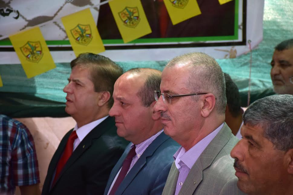 ראש הממשלה הפלסטיני, ראמי חמדאללה, וראש משלחת האיחוד האירופי לפלסטין, ג'ון גאט-רוטר, במהלך ביקור בסוסיא. (צילום: מיכאל שפר עומר-מן)