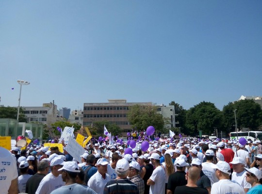 בסולידריות עם עובדי הקבלן. צילום: אלי ביתאן