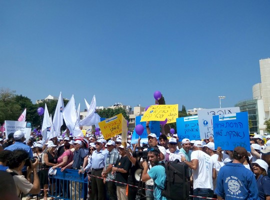 בסולידריות עם עובדי הקבלן. צילום: אלי ביתאן