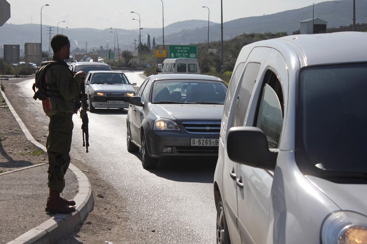 חייל ומכוניות במחסום, שכם (אקטיבסטילס)