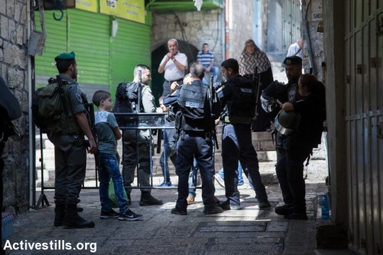 המשטרה הציבה מחסומים בכניסות לעיר העתיקה בירושלים (פאיז אבו-רמלה)