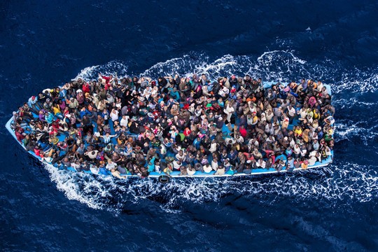 מהגרים בדרכם לאירופה (תמונה באדיבות UNHCR)
