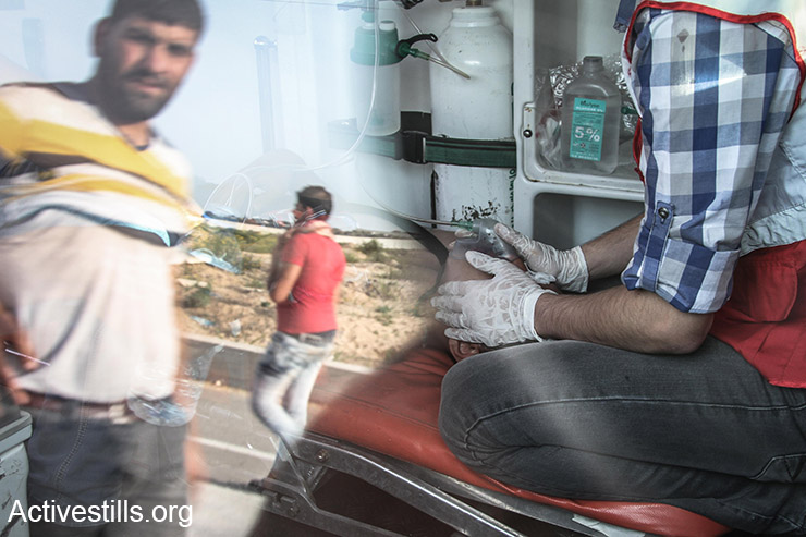 השתקפות של מפגינים פלסטינים על אמבולנס אשר מפנה פצועים במהלך הפגנה במחסום ארז. גבול רצועת עזה, 23 אוקטובר, 2015. (אקטיבסטילס)