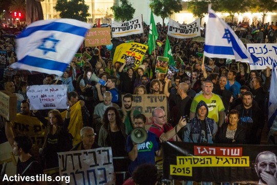כעשרת אלפים מפגינים צעדו בתל אביב בהפגנה נגד מתווה הגז. 7 בנובמבר 2015. (יותם רונן/אקטיבסטילס)