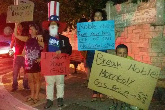 הפגנה של מגמה ירוקה בבית השגריר האמריקאי בהרצליה (עדי פלד, מטה מאבק הגז)