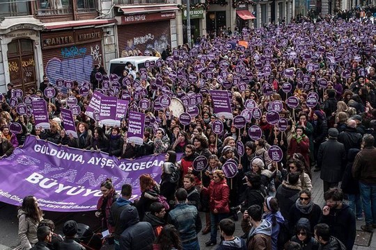הפגנת נשים של "מפלגת העמים הדמוקרטית" לרגל יום האשה הבינלאומי, 8 במרץ 2015. (צילום באדיבות צוות המדיה של ה – HDP)