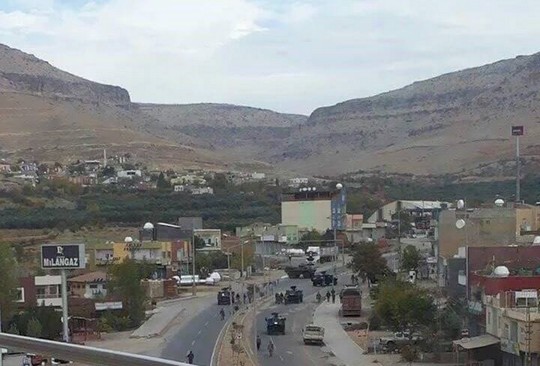 זו לא הגדה המערבית, אלא העיר דריק שנמצאת תחת עוצר ומתקפה צבאית (צילום באדיבות צוות המדיה של ה – HDP)