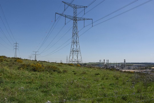 עמודי חשמל של חברת החשמל בדרום הארץ (אילוסטרציה: David King CC BY-NC-ND 2.0)