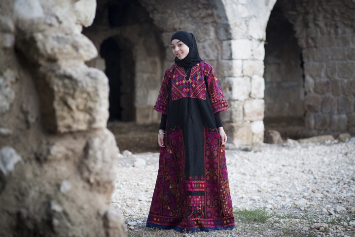 פרויקט צילום: שמלות רקומות פלסטיניות (אורן זיו / אקטיבסטילס)