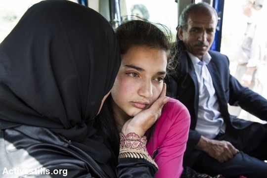 חיבוק מאמא. האסירה הפלסטינית הצעירה ביותר, ילדה בת 12, משתחררת ממאסר לאחר 75 ימים (קרן מנור/אקטיבסטילס)