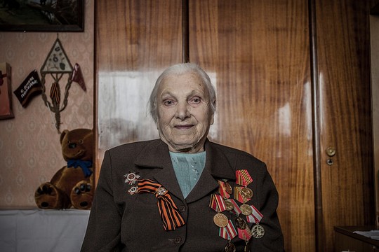 וטרנית עם מדליות (Tatjana Aleksandrovna Veselova CC BY-NC-ND 2.0)