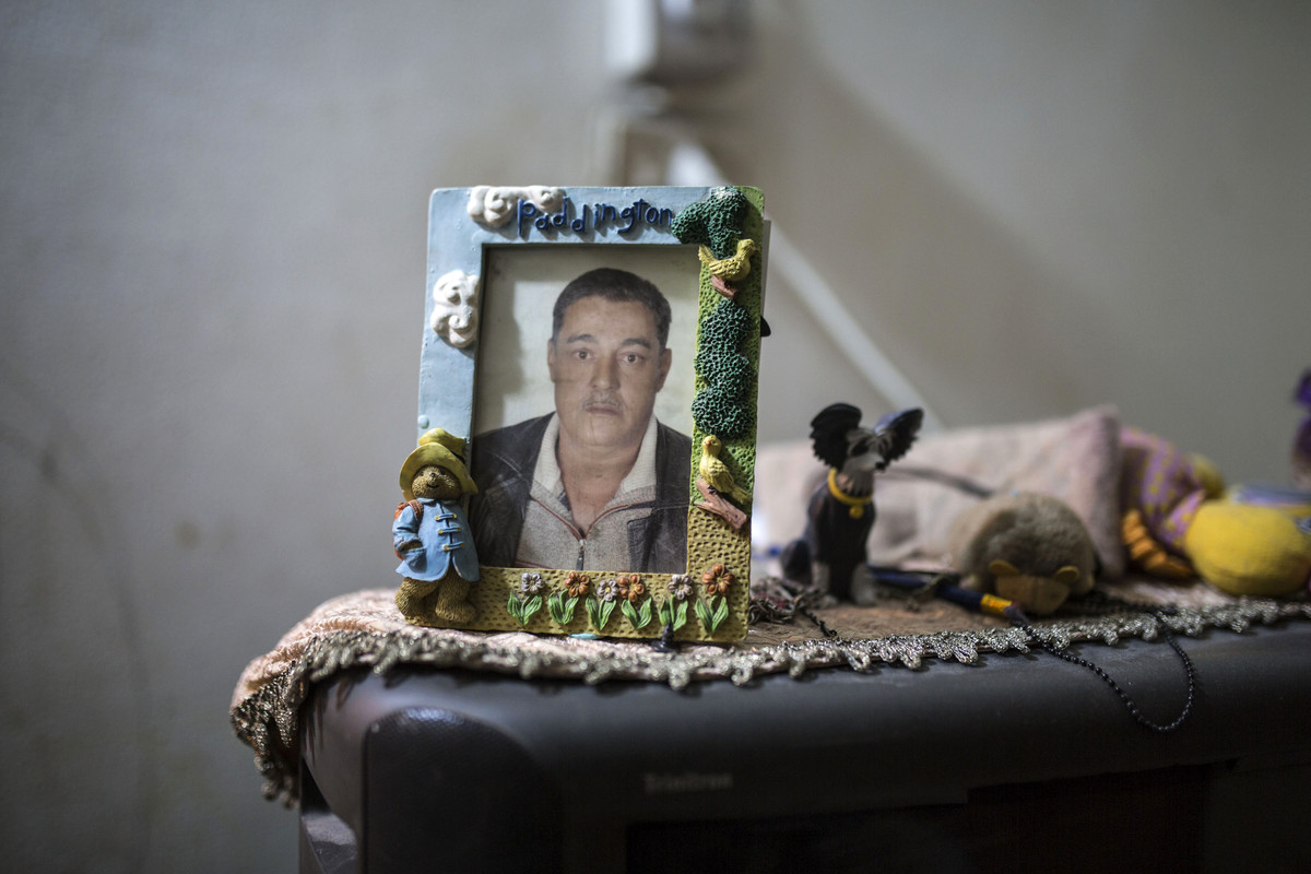 פליטים בלבנון: תמונתו של סאלח, בעלה של נג'א, מחנה שתילה (אן פאק / אקטיבסטילס)