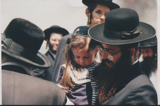 חרדים במירון לקראת טקס ה"חלאקה". (צילום: אלי שני)
