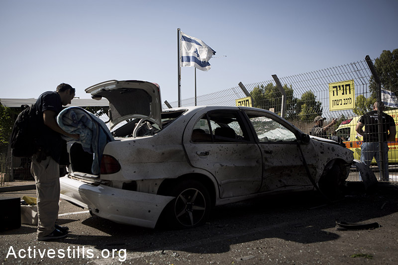 פגיעת טיל במכונית, שדרות, ישראל, ה-10 ליולי, 2014. (אורן זיו/אקטיבסטילס)