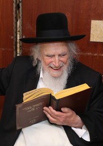הרב שמואל אוירבך (בחור ישיבה א CC BY-SA 3.0)