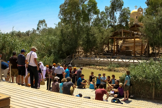 אתר הטבילה לעולים לרגל בירדן (בסאם אלמוהור)