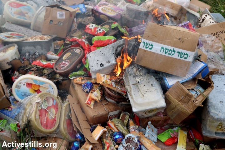 השמדת גלידות וממתקים של שטראוס, חברון (אחמד אל-באז / אקטיבסטילס)