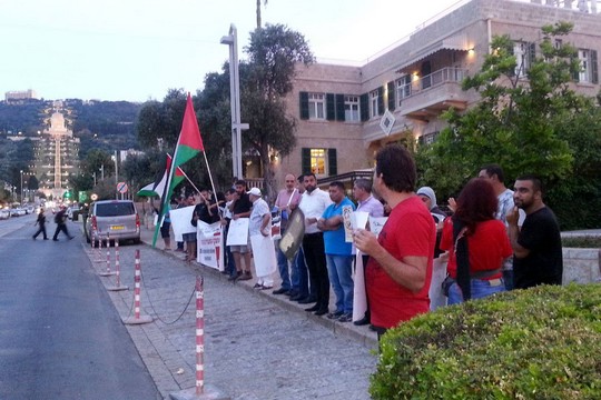 עשרות הפגינו בחיפה היום (שלישי) בסולידריות עם שובת הרעב ח'דר עדנאן. 23 ביוני 2015. (התמונה באדיבות חראכ חיפה)