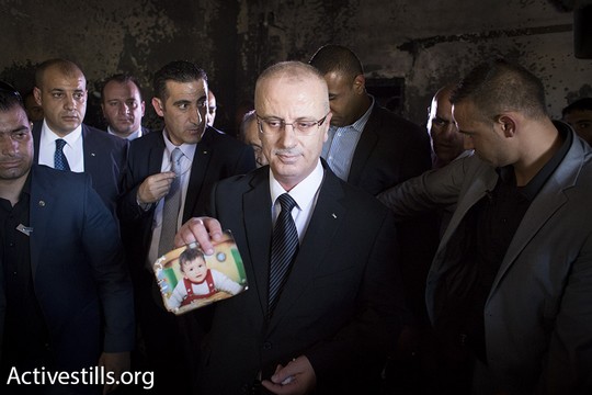 ראש הממשלה הפלסטיני, ראמי חמדאללה, בהלווייתו של הפעוט עלי דוואבשה. צילום: אורן זיו/אקטיבסטילס