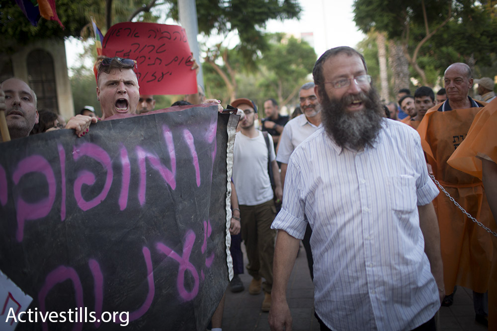 ברוך מרזל ליד הפגנת הלהט"ב (אקטיבסטילס)