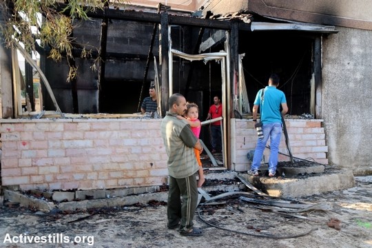 ביתם השרוף של בני משפחת דוואבשה בדומא. תינוק בן חמש נהרג, ועוד שלושה נפצעו אנושות לאחר שביתם הוצת על ידי מתנחלים רעולי פנים (אחמד אל-באז/אקטיבסטילס)