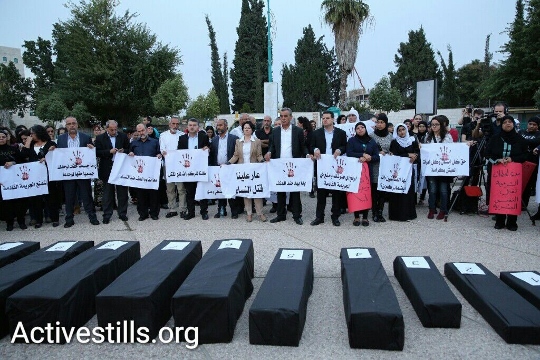 ממוצע של 70 נרצחים ערבים בשנה, כש -15 עד 20 מתוכם נשים. הלוויה סמלית לנשים שנרצחו על רקע אלימות מגדרית בהפגנה ברמלה (יותם רונן / אקטיבסטילס)